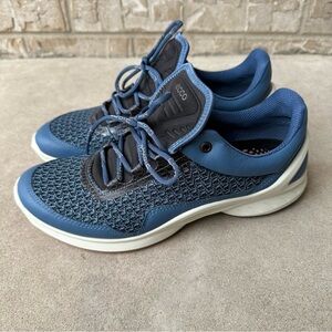 New Ecco Biom Fjuel Mesh
Athletic Sneakers Retro Blue Size 8 🌸
